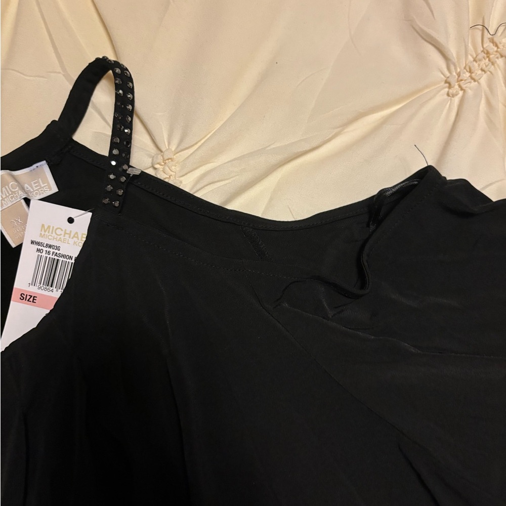 COLD SHOULDER MICHAEL KORS TOP WITH BEAUTIFUL STUDDED DETAILS ON NECKLINE